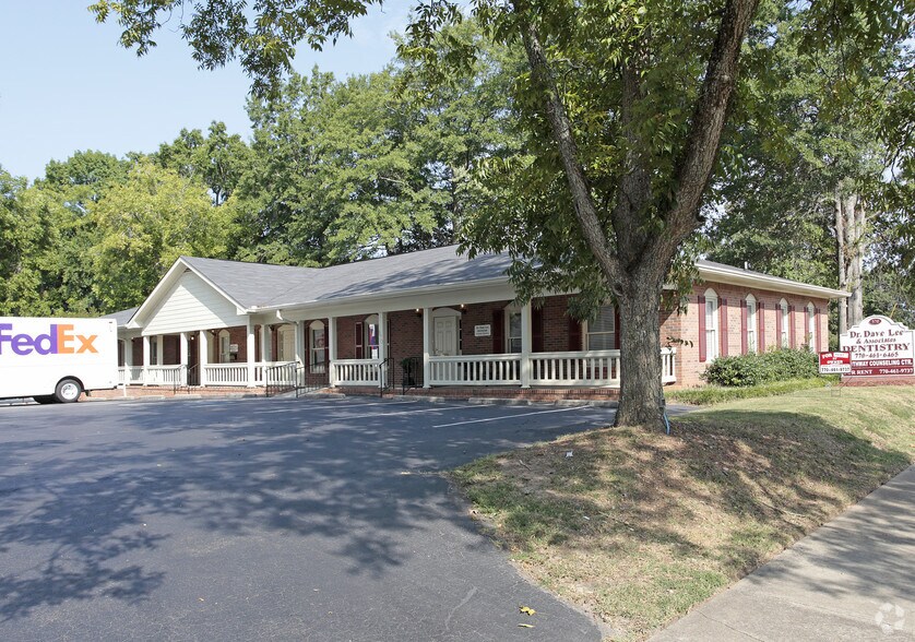 570 N Jeff Davis Dr, Fayetteville, GA à louer - Photo principale – Image 1 sur 5