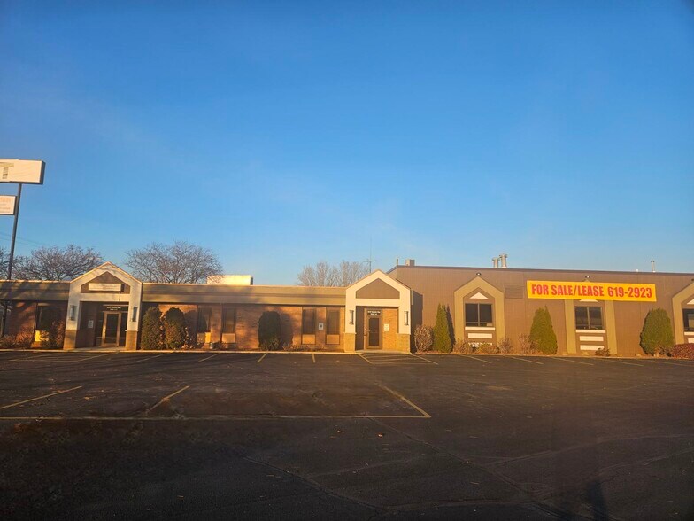 3049 Ramada Way, Green Bay, WI à louer - Photo principale – Image 1 sur 17