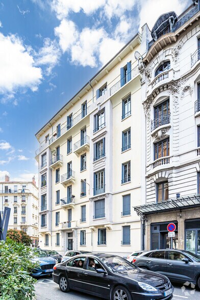 Immeuble residentiel dans Lyon à vendre - Photo de l’immeuble – Image 2 sur 2