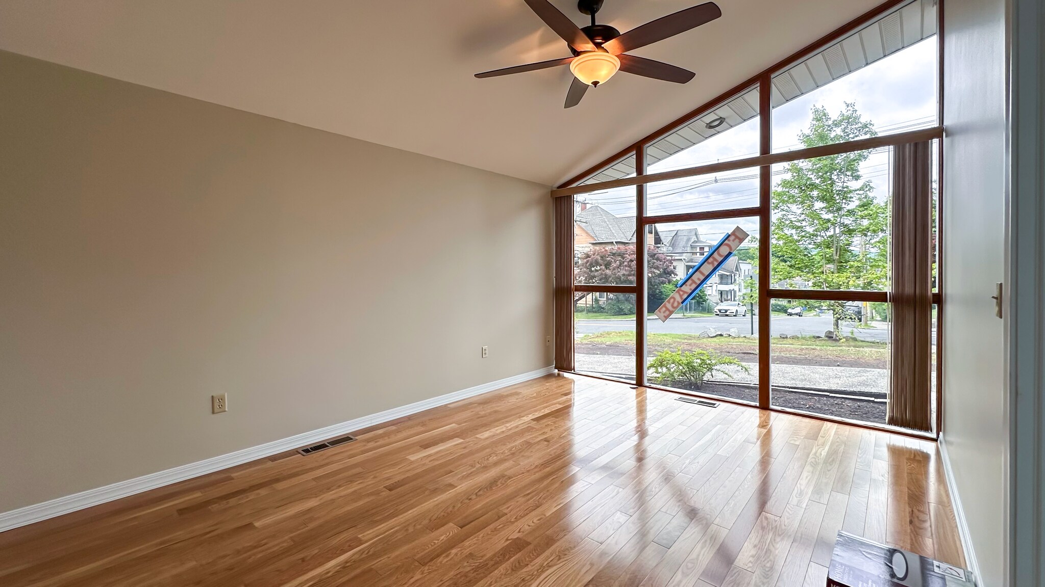 291 Queen St, Bristol, CT à louer Photo intérieure– Image 1 sur 4