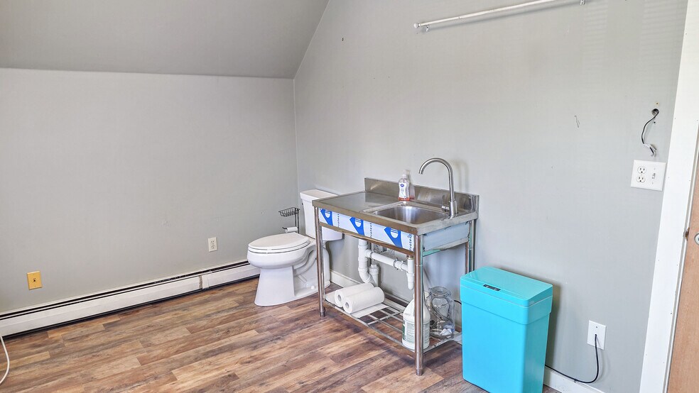 120 S Main St, West Lebanon, NH à louer - Photo intérieure – Image 3 sur 11