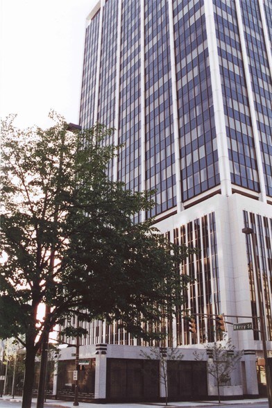 110 W Berry St, Fort Wayne, IN à louer - Photo de l’immeuble – Image 2 sur 24