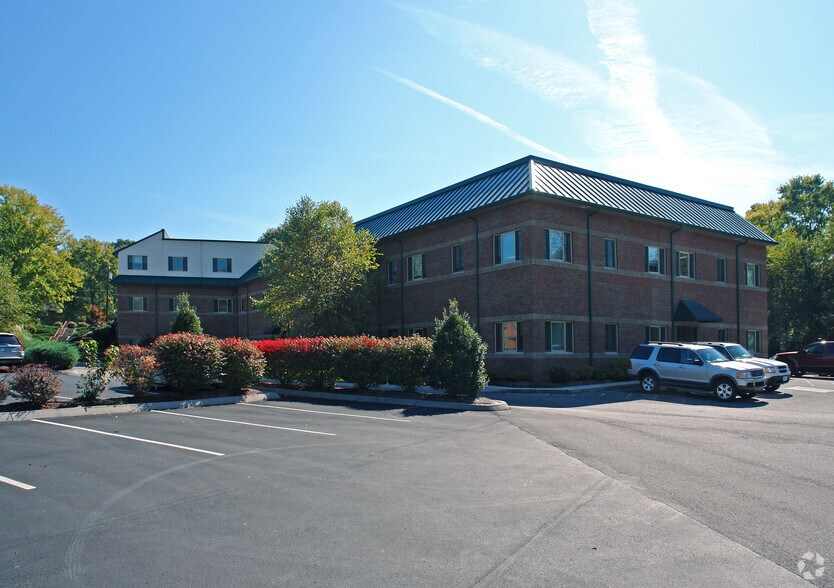 135-139 Fox Rd, Knoxville, TN à louer - Photo de l’immeuble – Image 3 sur 7