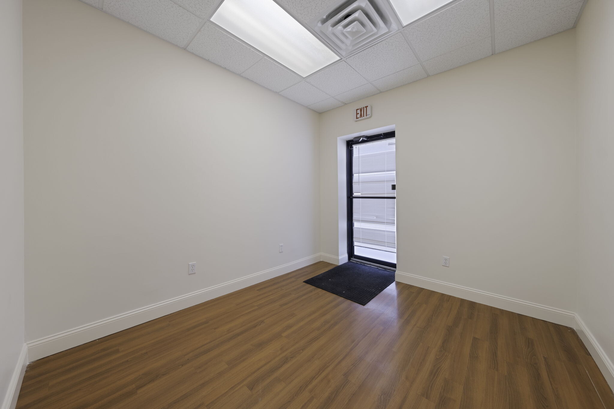 152 Islip Ave, Islip, NY à louer Photo intérieure– Image 1 sur 14