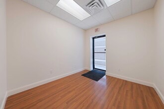 152 Islip Ave, Islip, NY à louer Photo intérieure– Image 1 sur 14