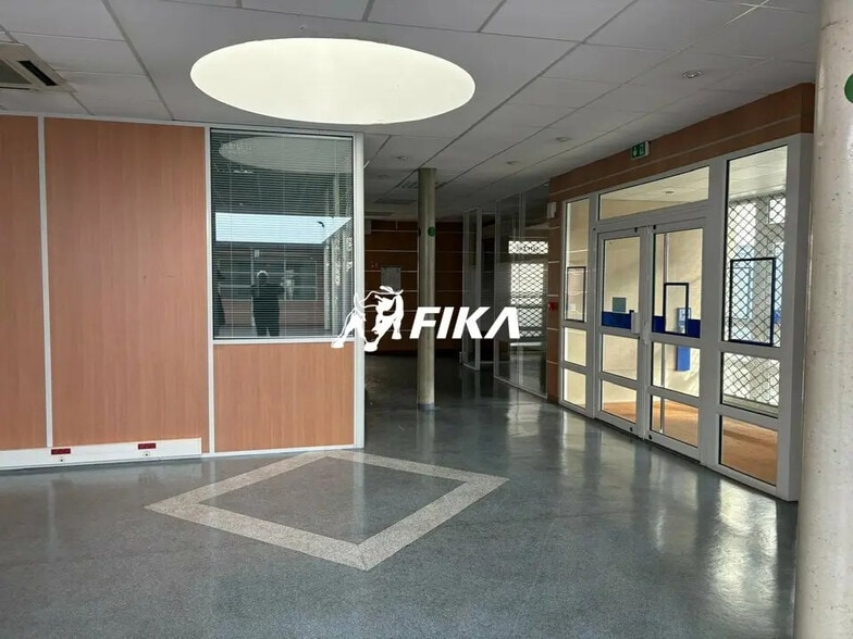 Bureau dans Castres à vendre - Photo de l’immeuble – Image 2 sur 9