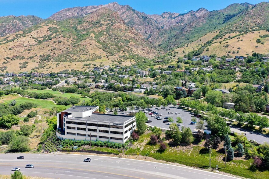 6440 S Wasatch Blvd, Salt Lake City, UT à louer - Photo de l’immeuble – Image 1 sur 12
