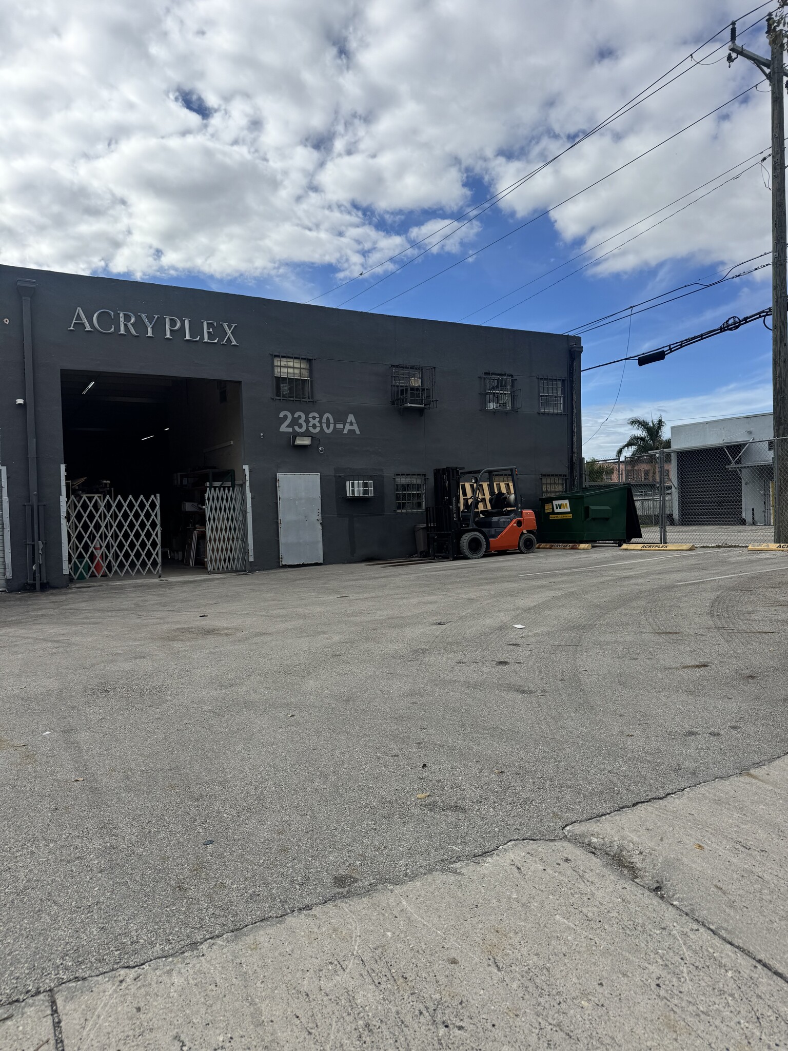 2376-2380 NW 21st Ter, Miami, FL à louer Photo intérieure– Image 1 sur 19