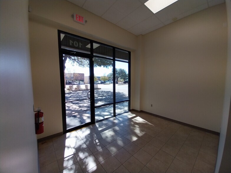 300 E New Hope Rd, Cedar Park, TX à louer - Hall d’entrée – Image 3 sur 18