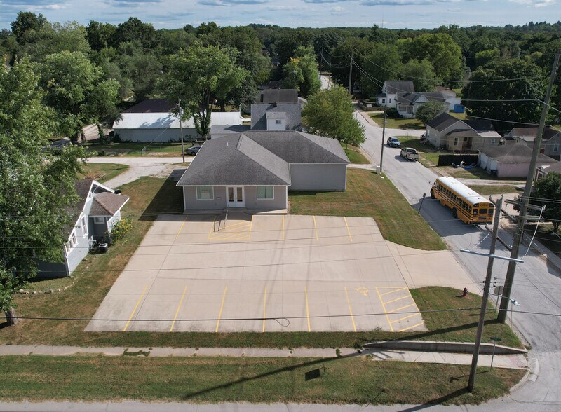 1110 School st, Hillsboro, IL à vendre - Photo de l’immeuble – Image 1 sur 23