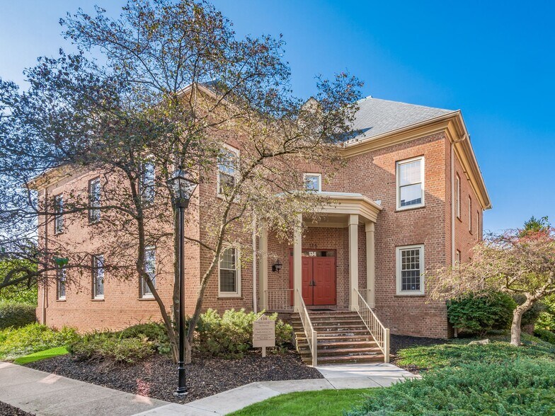 134 Northwoods Blvd, Columbus, OH à louer - Photo de l’immeuble – Image 2 sur 4