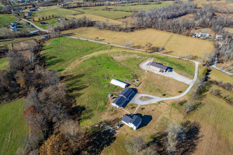 751 Old State Rd, Owingsville, KY à vendre - Photo de l’immeuble – Image 2 sur 89