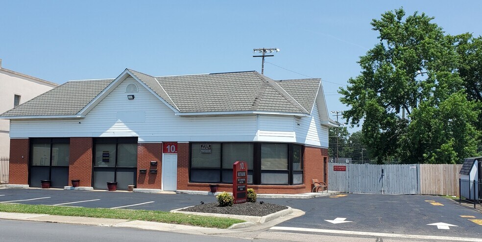 10 W Williamsburg Rd, Sandston, VA à vendre - Photo de l’immeuble – Image 1 sur 43