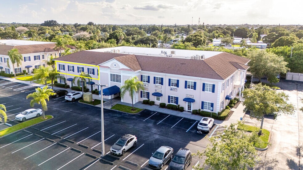 1555 Indian River Blvd, Vero Beach, FL à louer - Photo de l’immeuble – Image 1 sur 45
