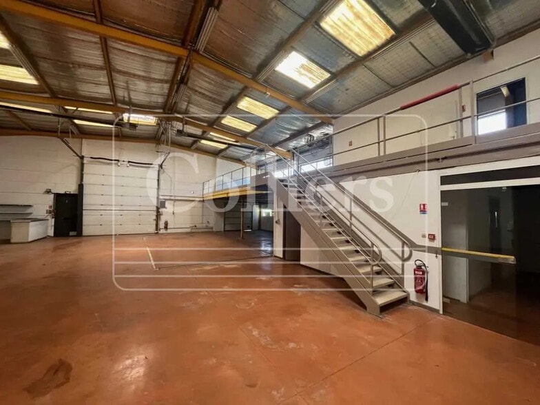 Local d’activités dans Vitrolles à louer - Photo intérieure – Image 2 sur 8