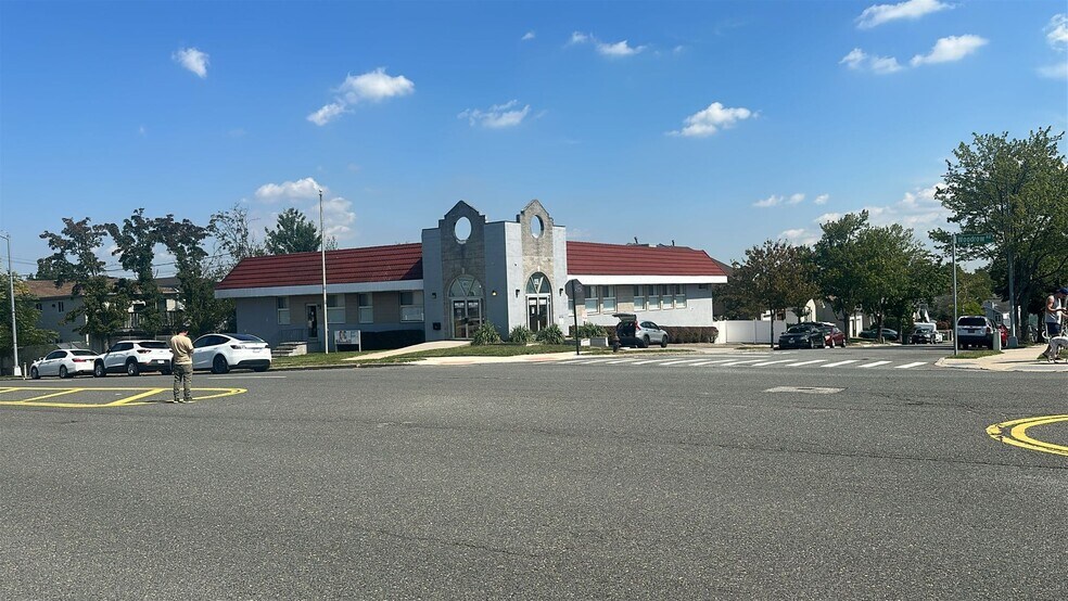 80 Woodrow Rd, Staten Island, NY à louer - Photo de l’immeuble – Image 2 sur 48