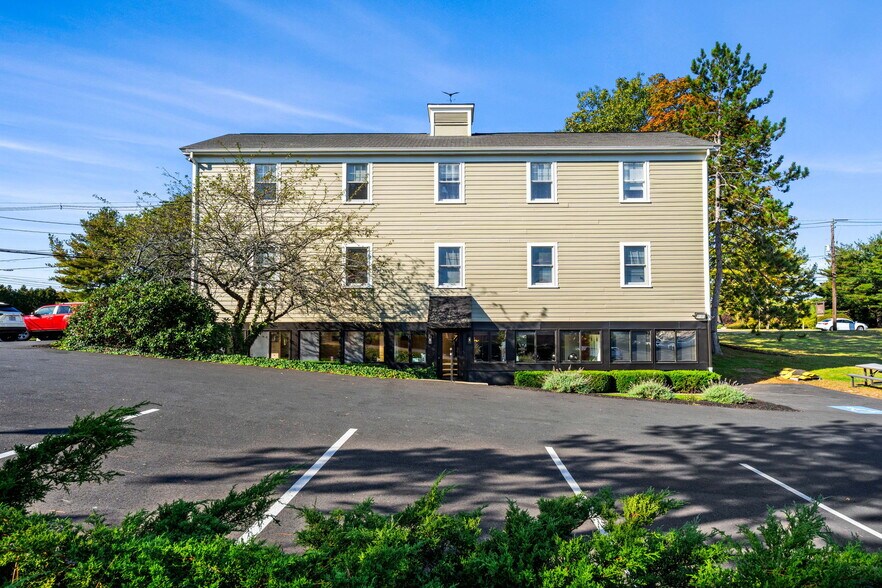 160 Sylvan St, Danvers, MA à vendre - Photo de l’immeuble – Image 3 sur 5