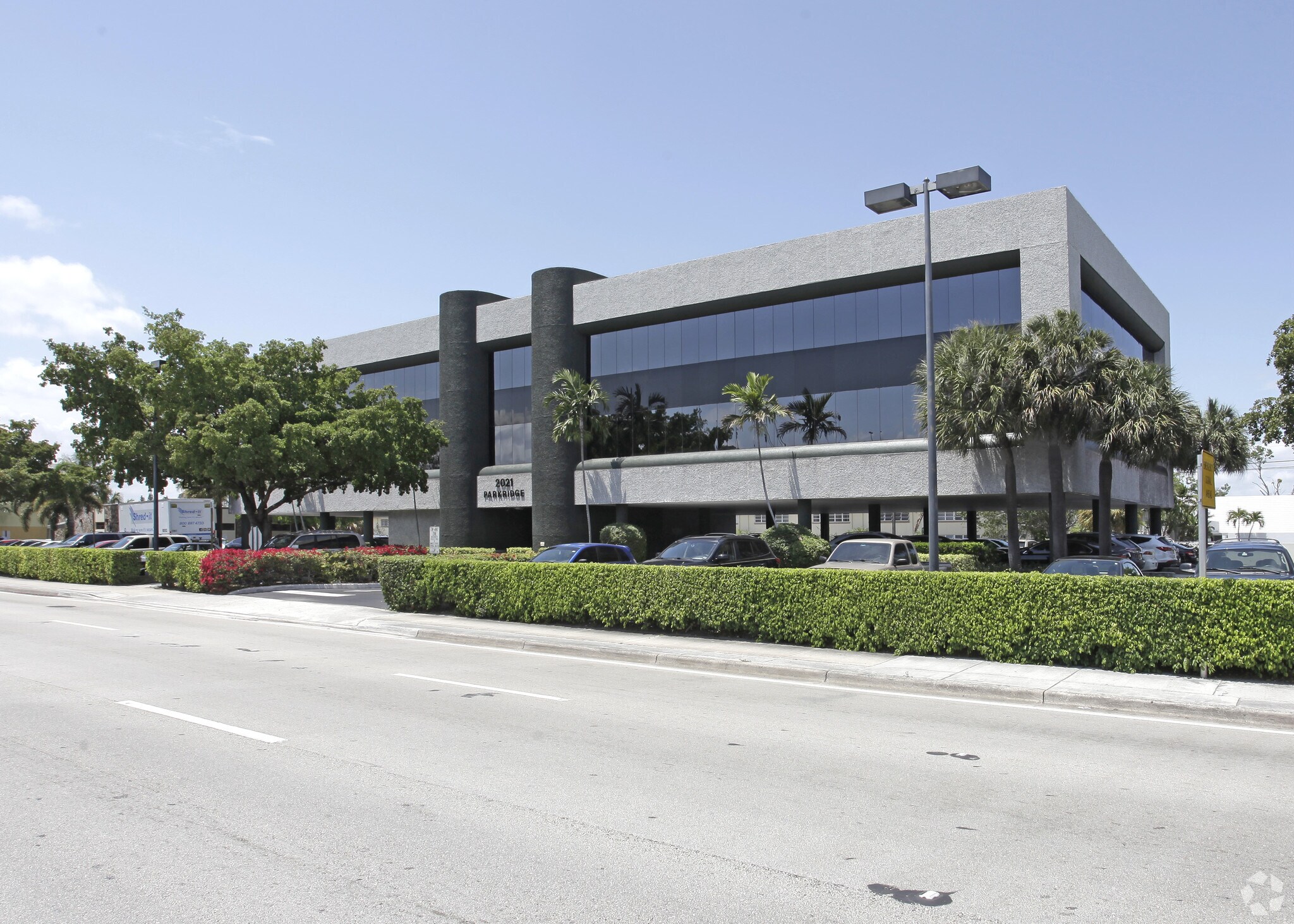 2021 E Commercial Blvd, Fort Lauderdale, FL à louer Photo principale– Image 1 sur 17