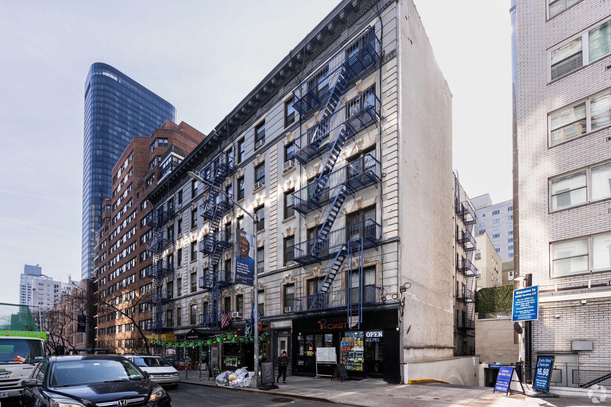 206 E 67th St, New York, NY à louer Photo principale– Image 1 sur 6