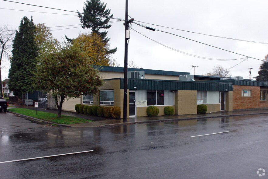 8419-8423 SE Stark St, Portland, OR à louer - Photo principale – Image 1 sur 3