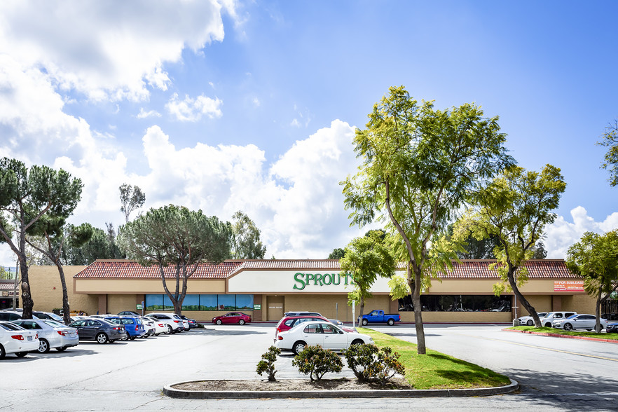 2720-2836 Cochran St, Simi Valley, CA à louer - Photo de l’immeuble – Image 1 sur 7