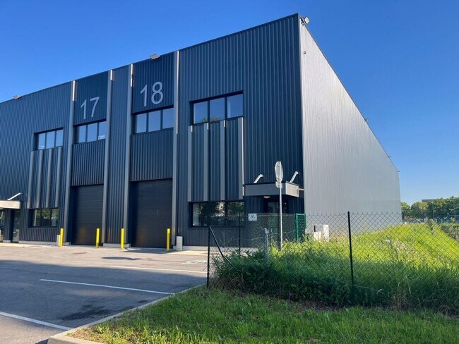 Plus de détails pour 10 Avenue Du Centaure, Cergy - Local d'activités à louer
