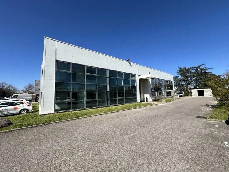 81-83 Rue Elisée Reclus, Décines-Charpieu à louer - Photo de l’immeuble – Image 1 sur 20