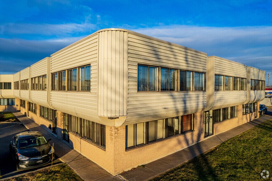 1400 Rue Marie-Victorin, St-Bruno-de-Montarville, QC à louer - Photo de l’immeuble – Image 3 sur 17