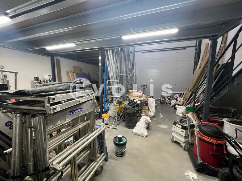 Local d'activités dans Dagneux à vendre - Photo de l’immeuble – Image 2 sur 9