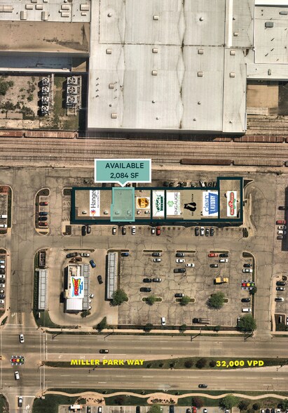 S Miller Parkway, West Milwaukee, WI à louer - Photo de l’immeuble – Image 2 sur 5