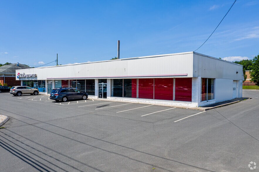 3219-3221 Berlin Tpke, Newington, CT à louer - Photo de l’immeuble – Image 3 sur 12
