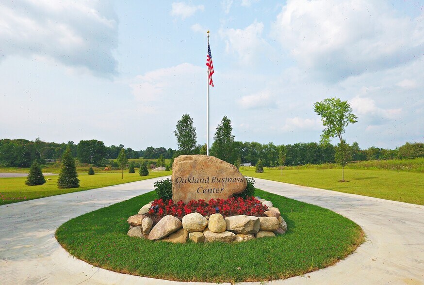 1303 Enterprise Dr, Highland Twp, MI à louer - Photo de l’immeuble – Image 3 sur 13