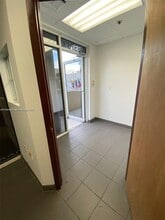 8578 NW 61st St, Miami, FL à louer Photo intérieure– Image 2 sur 5