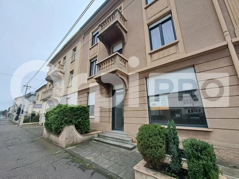 Bureau dans Yutz à louer - Photo de l’immeuble – Image 1 sur 7