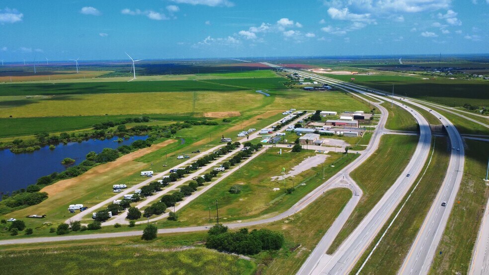 10736 N Interstate Highway 37, Mathis, TX à vendre - Vidéo sur l’annonce professionnelle – Image 2 sur 24