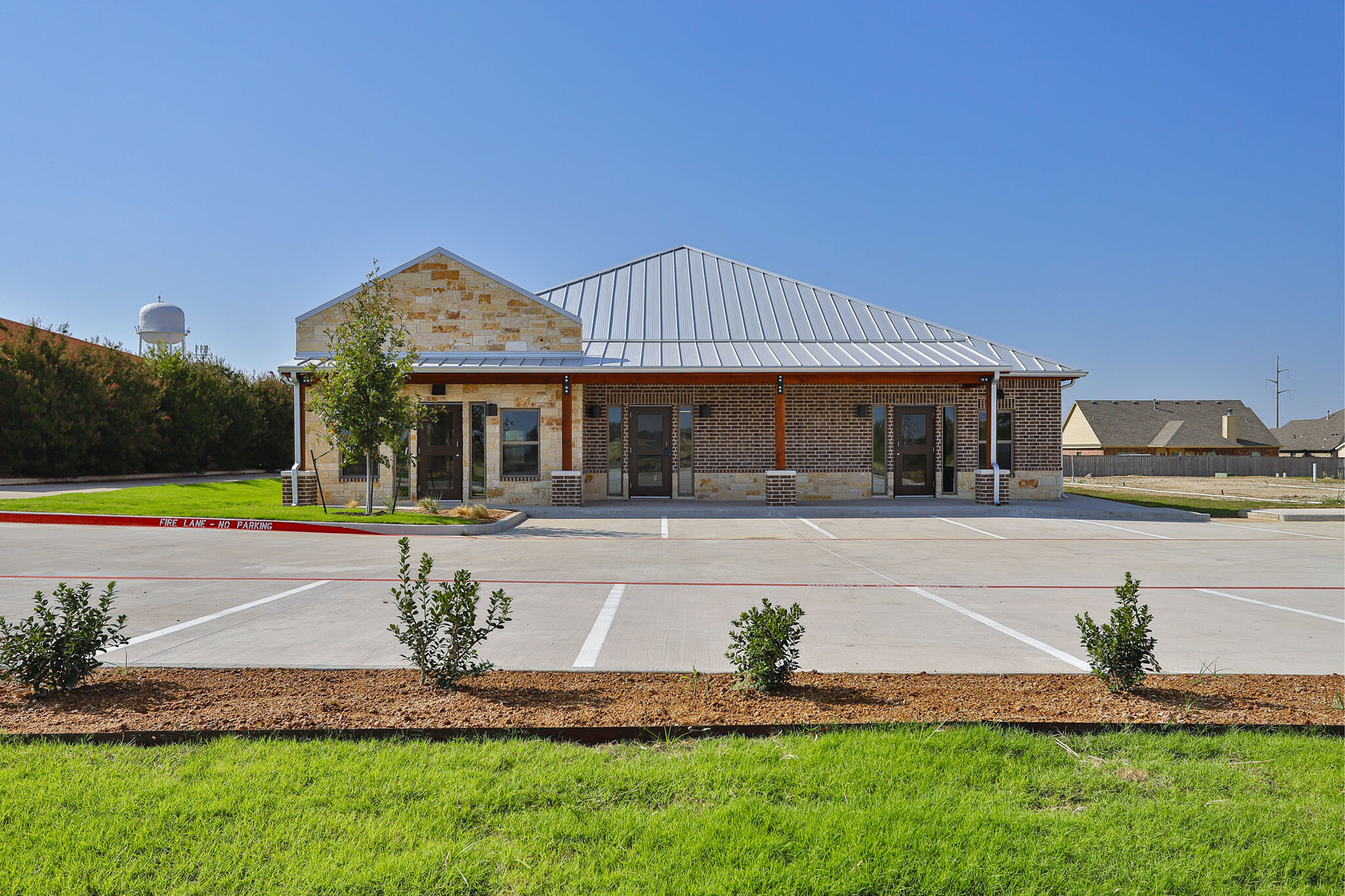 1660 W Chapman Dr, Sanger, TX à louer Photo principale– Image 1 sur 50