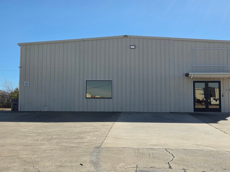 122 Industrial Dr, Forney, TX à louer - Photo principale – Image 1 sur 2