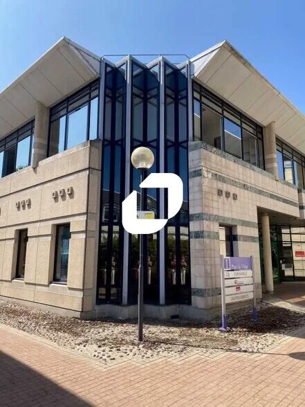 Bureau dans Gennevilliers à vendre - Photo de l’immeuble – Image 2 sur 13