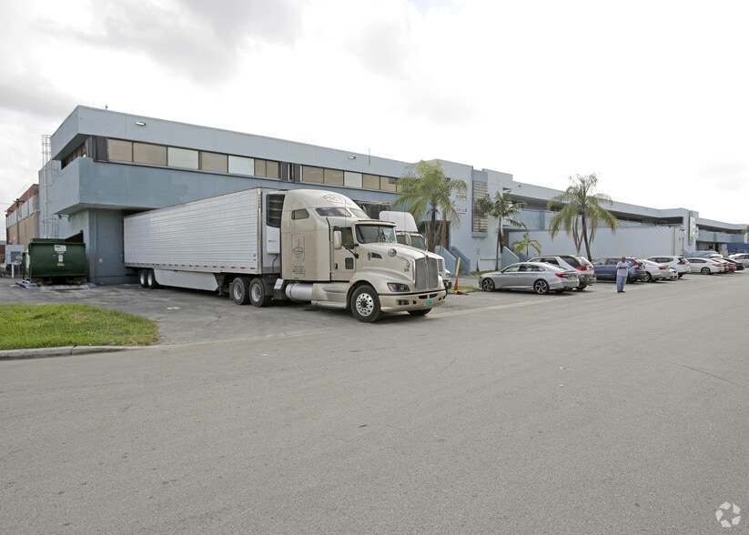 7901-8195 NW 67th St, Miami, FL à louer - Photo principale – Image 1 sur 1