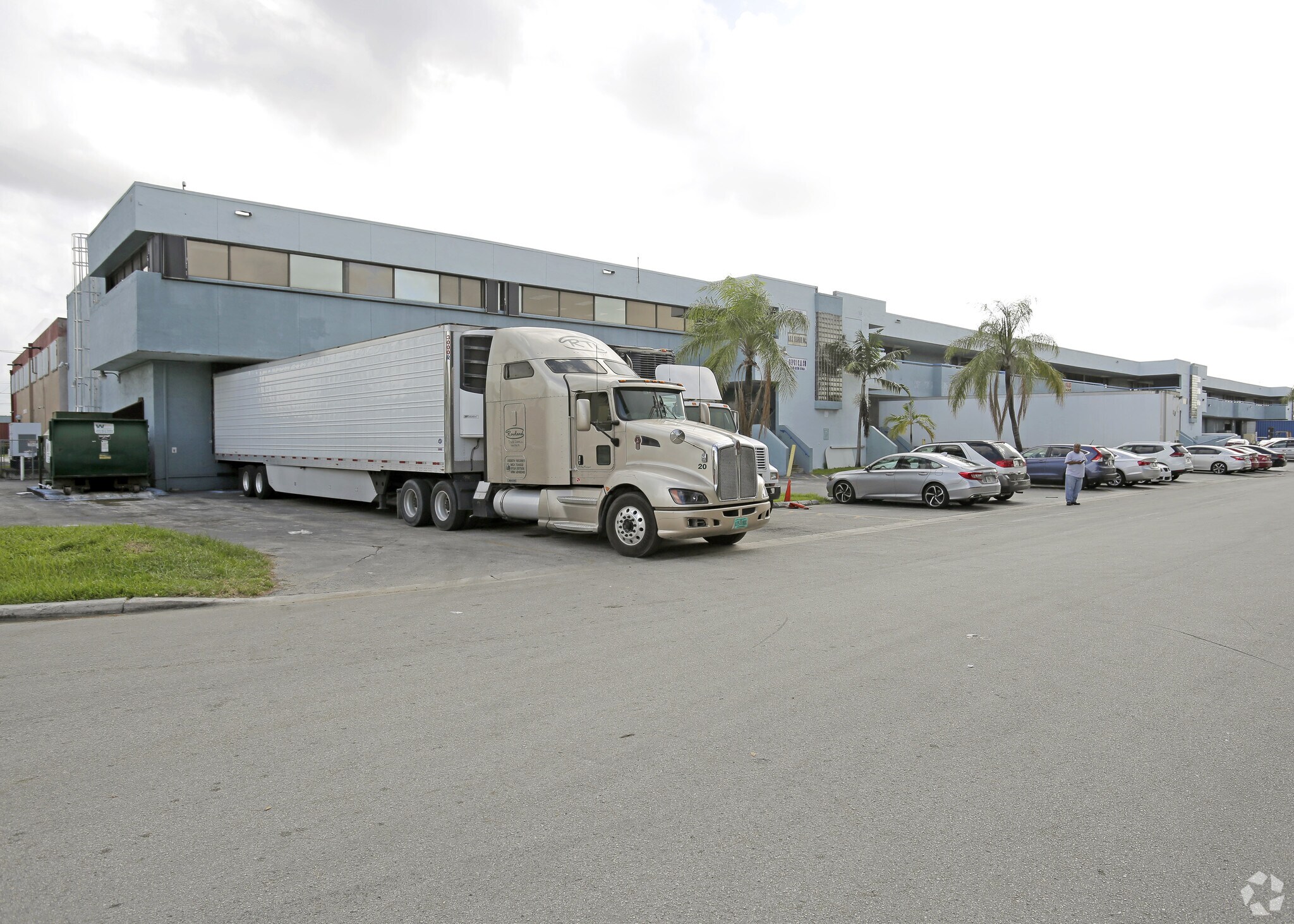7901-8195 NW 67th St, Miami, FL à louer Photo principale– Image 1 sur 2