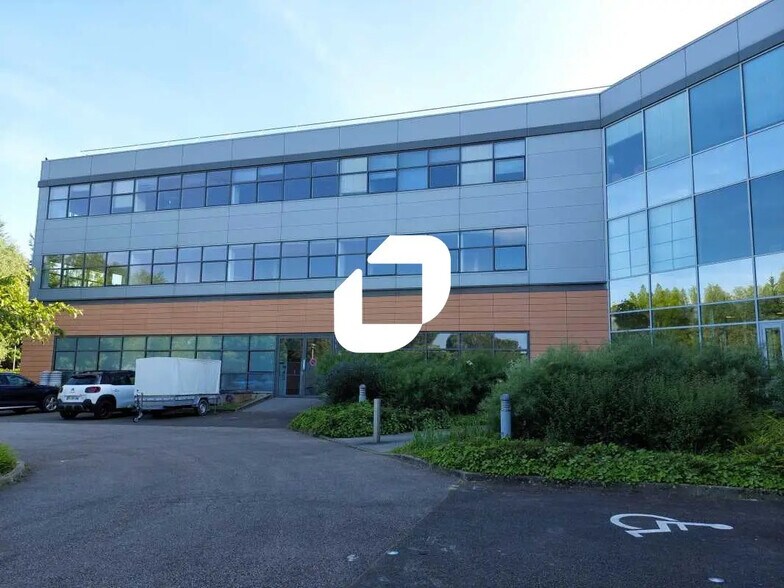 Local d’activités dans Élancourt à louer - Photo de l’immeuble – Image 2 sur 17