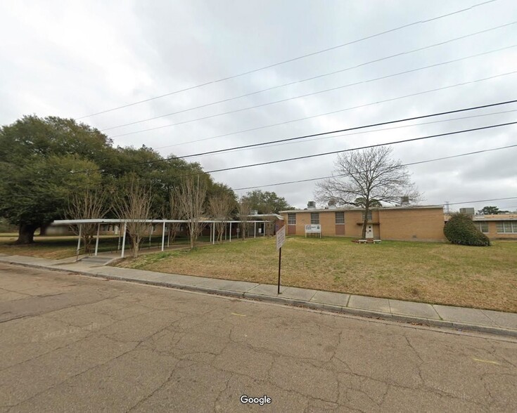 2350 Oakhurst Dr, Jackson, MS à vendre - Photo principale – Image 1 sur 2