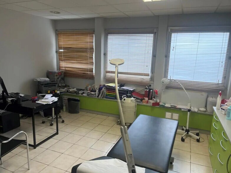 Local d’activités dans Nice à louer - Photo de l’immeuble – Image 2 sur 9