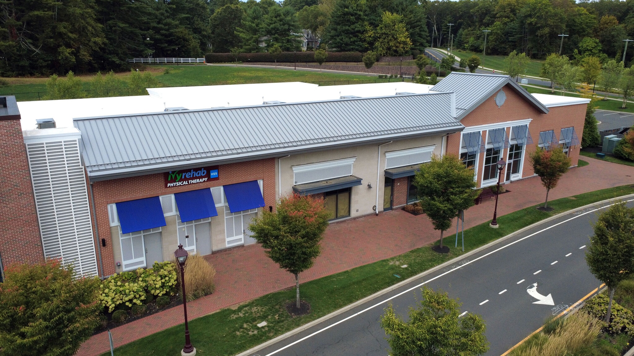 21 Ensign Dr, Avon, CT à louer Photo de l’immeuble– Image 1 sur 3