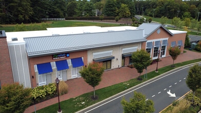 21 Ensign Dr, Avon, CT à louer Photo de l’immeuble– Image 1 sur 3