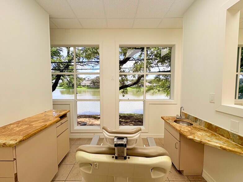 3425 Hwy 6, Sugar Land, TX à louer - Photo de l’immeuble – Image 3 sur 14