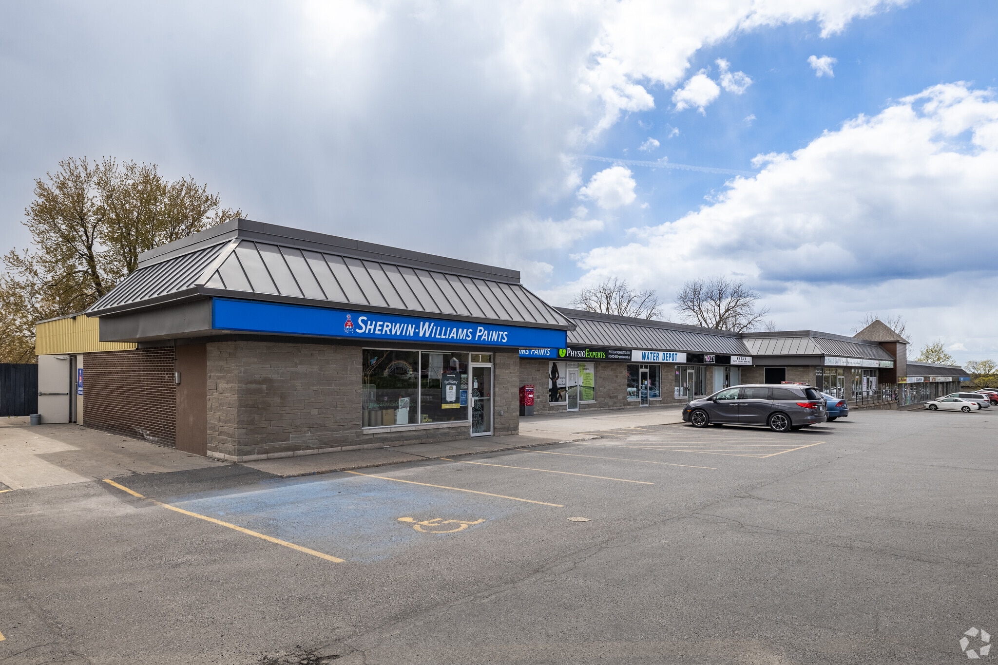 462 Hazeldean Rd, Ottawa, ON à louer Photo principale– Image 1 sur 3