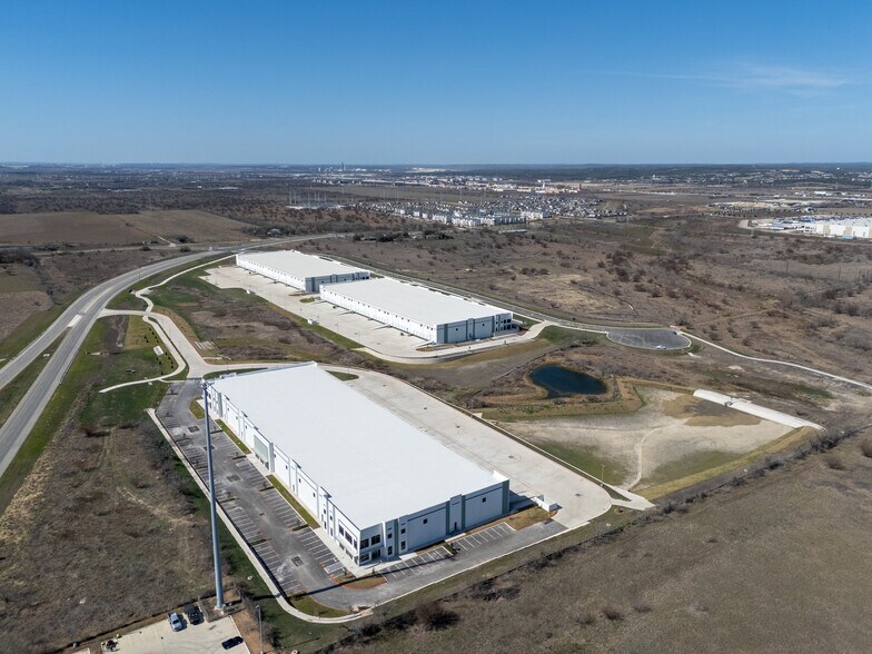 1600 E McCarty Ln, San Marcos, TX à louer - Aérien – Image 2 sur 7