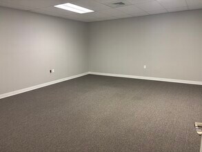 502 Capital Cir SE, Tallahassee, FL à louer Photo intérieure– Image 2 sur 8