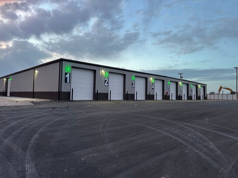 27508 SW Outer Rd, Harrisonville, MO à louer - Photo principale – Image 1 sur 2